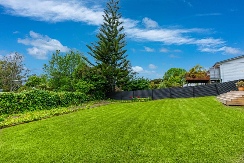 19 Holt Avenue, Torbay, Auckland - Carousel 2