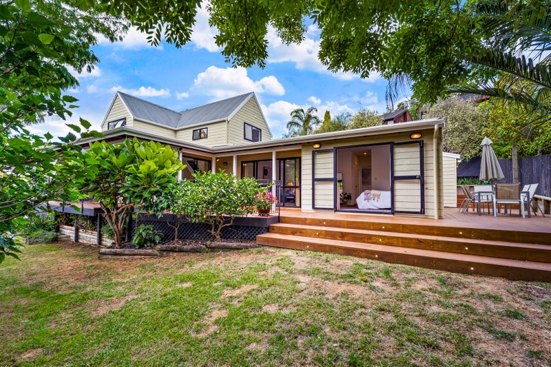 10 Penguin Drive, Murrays Bay, Auckland - Carousel 1