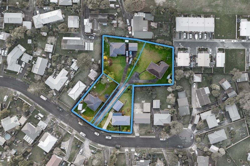 19 Lendic Avenue, Henderson, Auckland - Carousel 1