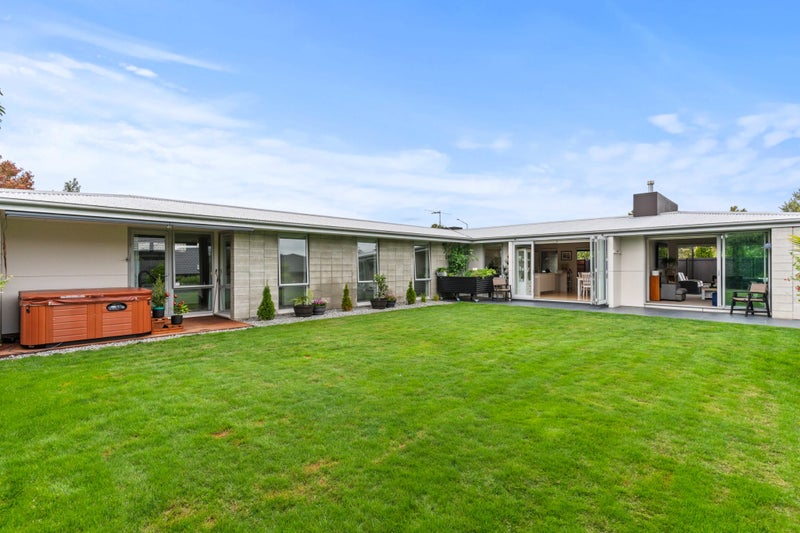 7 Te Pihopa Way, Aidanfield, Christchurch - Carousel 2