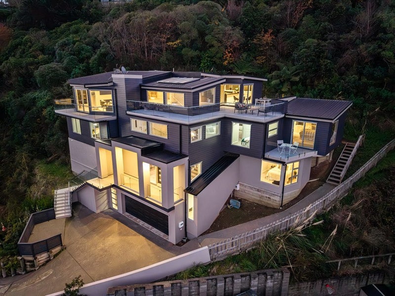 12 Brasch Way, Kaiwharawhara, Wellington - Carousel 1