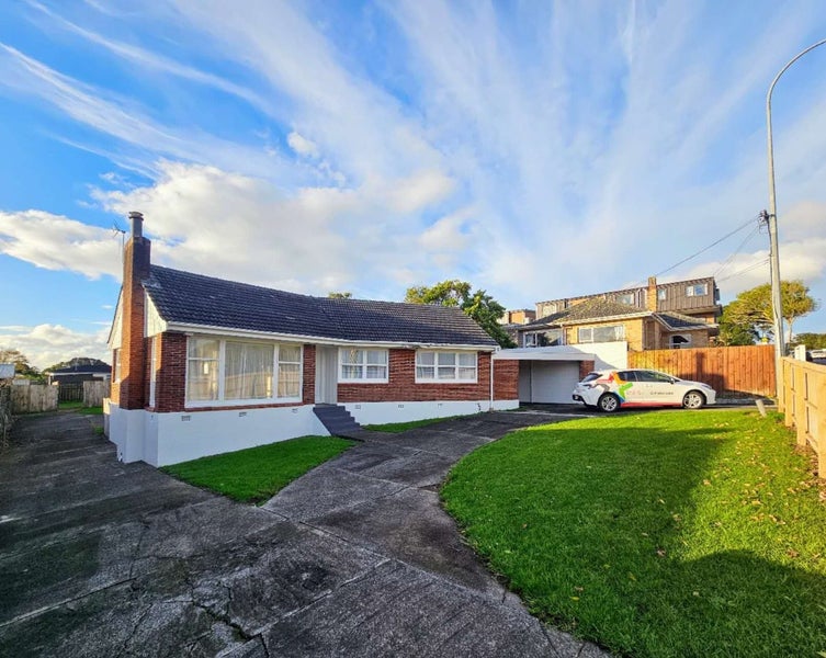 674 Pakuranga Road, Howick, Auckland - Carousel 1