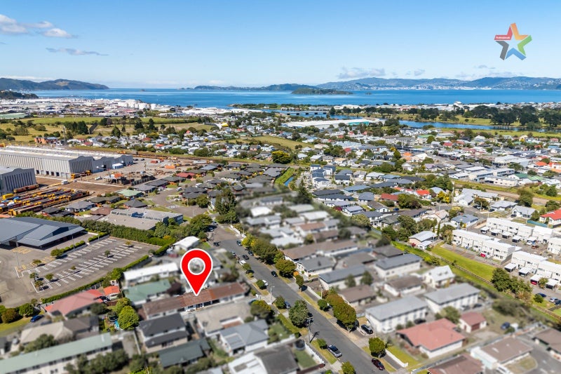 2/43 LEIGHTON AVE, GRACEFIELD, LOWER HUTT - Carousel 23