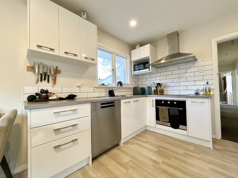 1/135 Champion Street, Edgeware, Christchurch - Carousel 2