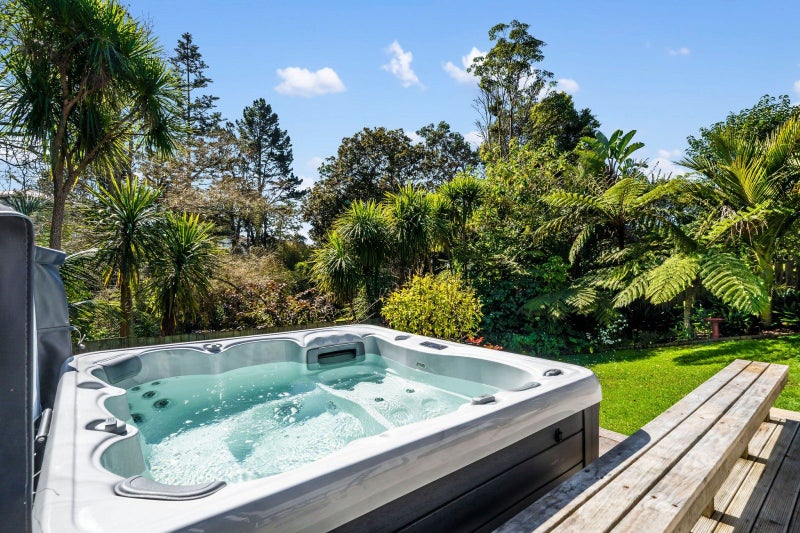 8 Carina Crescent, Torbay, Auckland - Carousel 2