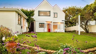 18 Rugby Road, Birkenhead, Auckland - Carousel 1