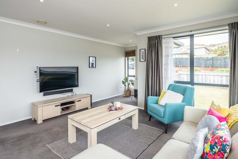 18 Mervyn Kemp Drive, Tawa, Wellington - Carousel 2