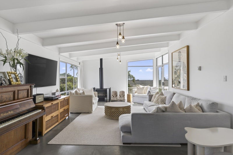 25 Nevada Drive, Merrilands, New Plymouth - Carousel 2