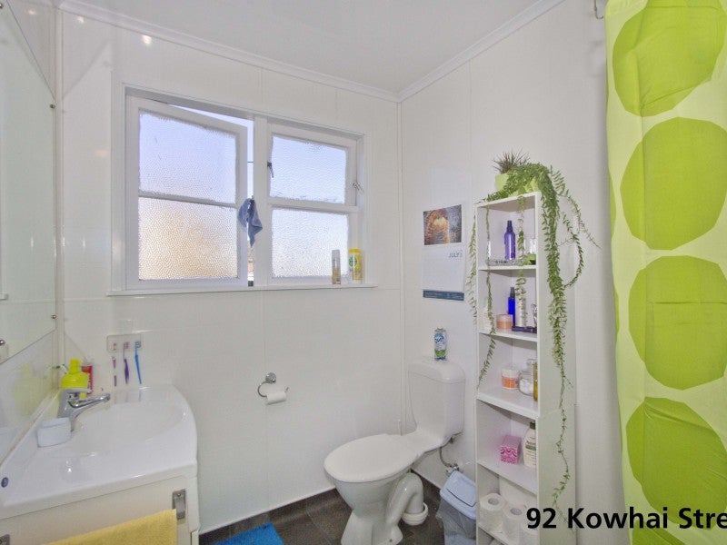 1/90 Kowhai Street, Naenae, Lower Hutt - Carousel 7