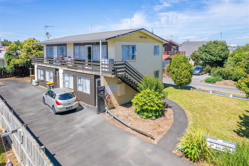 226 Old Farm Road, Hamilton East, Hamilton - Carousel 1