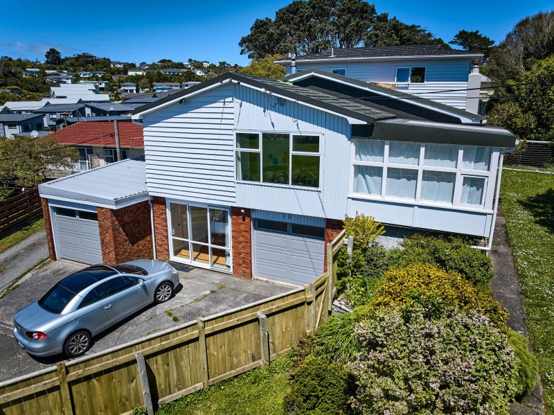 18 Robert Street, Newlands, Wellington - Carousel 1
