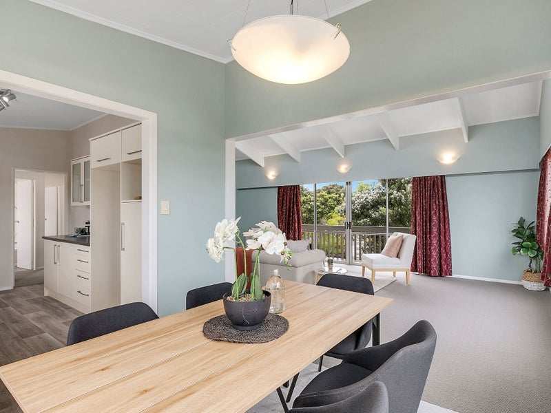 1 Crown Hill, Titahi Bay, Porirua - Carousel 1