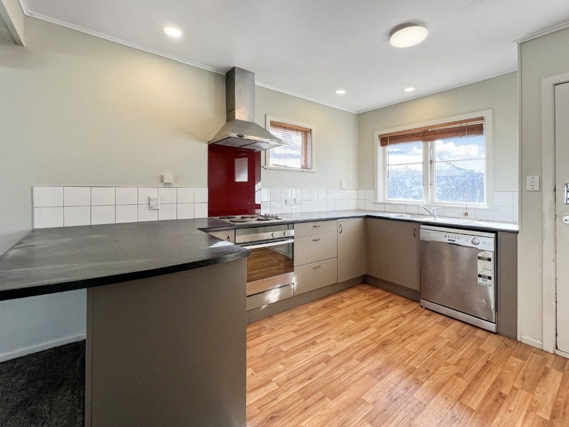 5/1068 Fergusson Drive, Clouston Park, Upper Hutt - Carousel 2