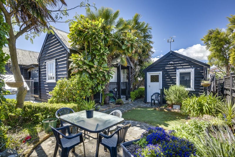 707A Queen Street East, Parkvale, Hastings - Carousel 1