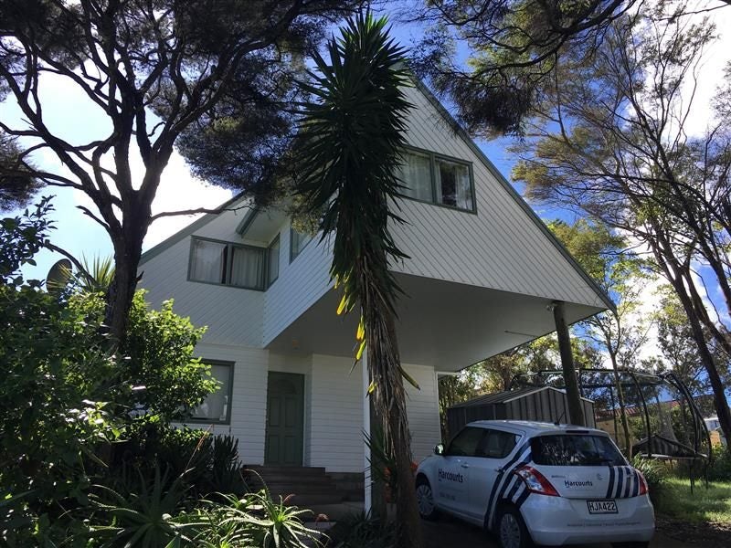 322 Whangaparaoa Road, Stanmore Bay, Whangaparaoa - Carousel 1