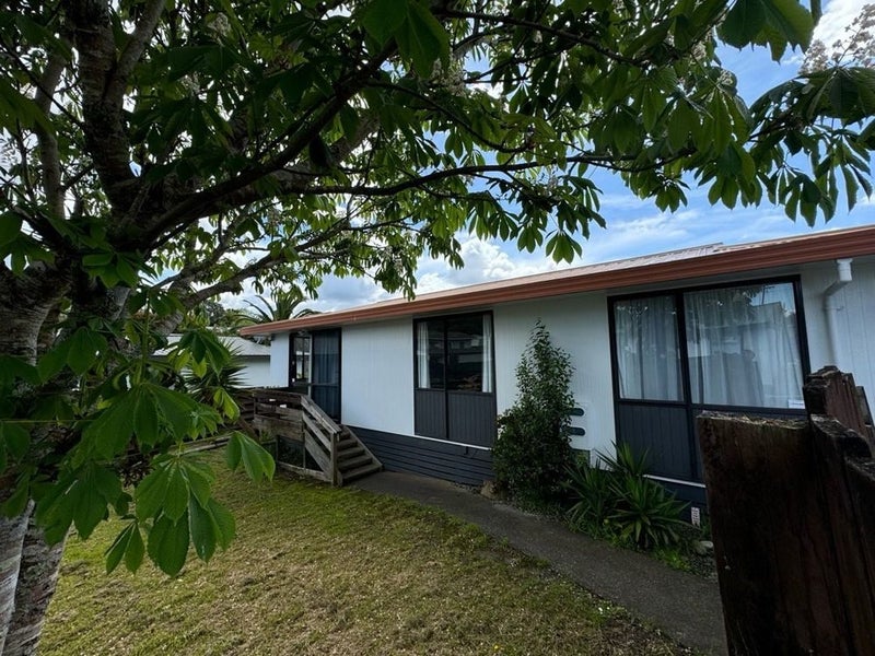 2/76 Parrs Cross Road, Henderson, Auckland - Carousel 1