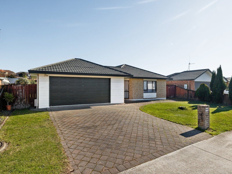 26 Farnborough Drive, Nawton, Hamilton - Carousel 2