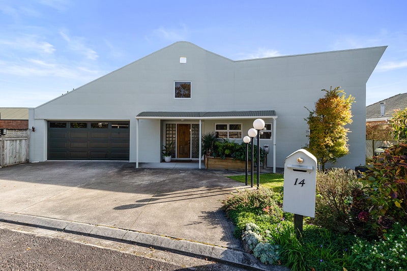 14 Del Mar Place, Merrilands, New Plymouth - Carousel 1