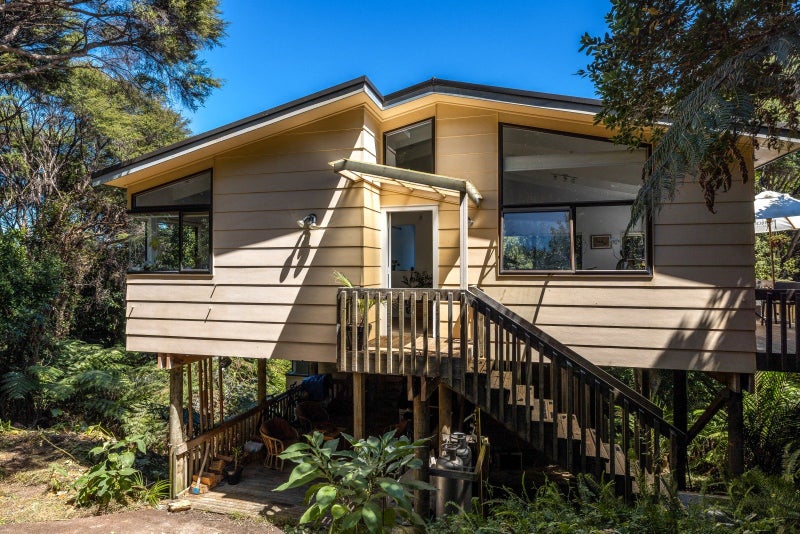 53 Crescent Road West, Ostend, Waiheke Island - Carousel 1