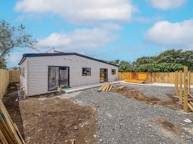36 Anderson Avenue, Point England, Auckland - Carousel 2