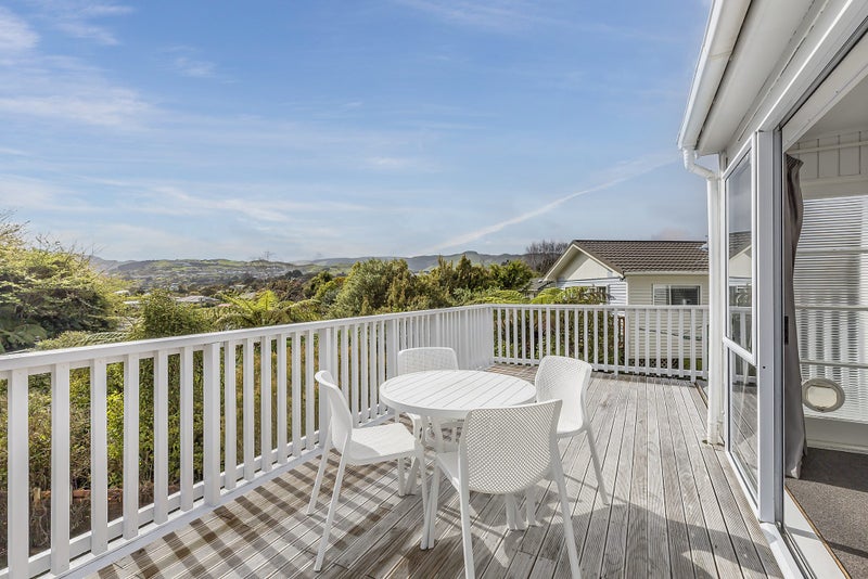 36 Larsen Crescent, Tawa, Wellington - Carousel 2