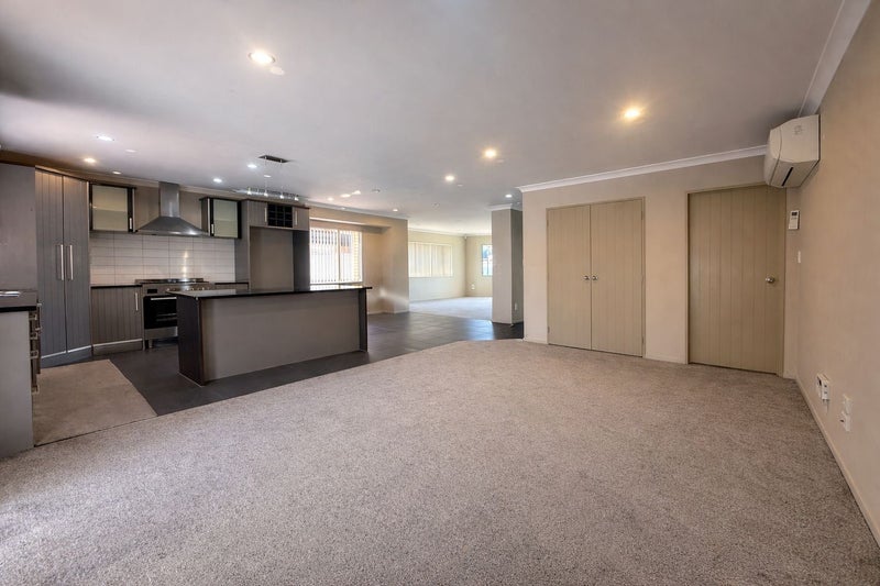 22 Kestev Drive, Flat Bush, Auckland - Carousel 6