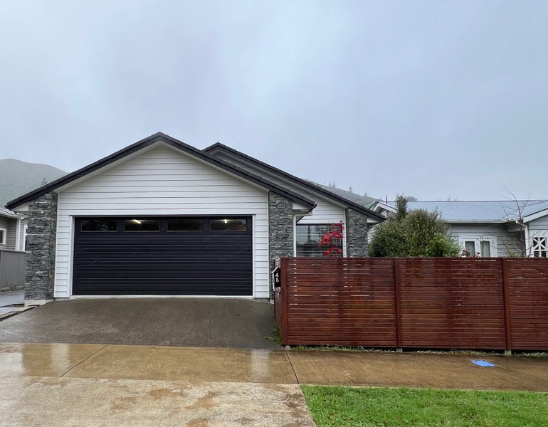 48 Norton Park Avenue, Fairfield, Lower Hutt - Carousel 1