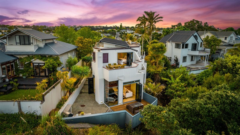 11 Waimana Avenue, Northcote Point, Auckland - Carousel 2