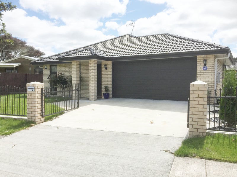 75 Waterford Road, Fitzroy, Hamilton - Carousel 1