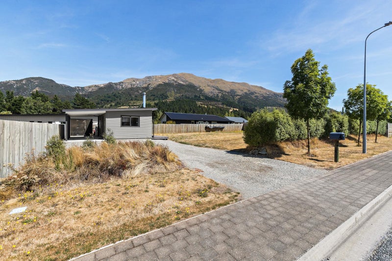 4 Little Maude Drive, Wanaka - Carousel 1