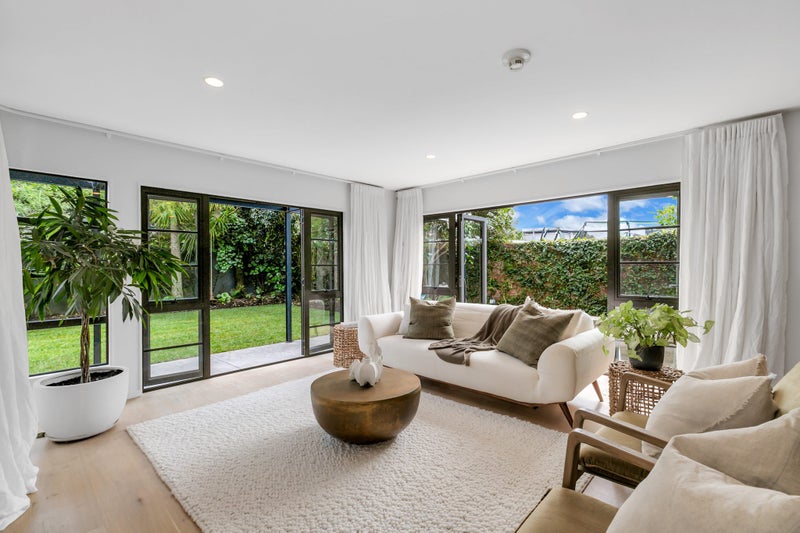 51A Harbour View Road, Point Chevalier, Auckland - Carousel 2