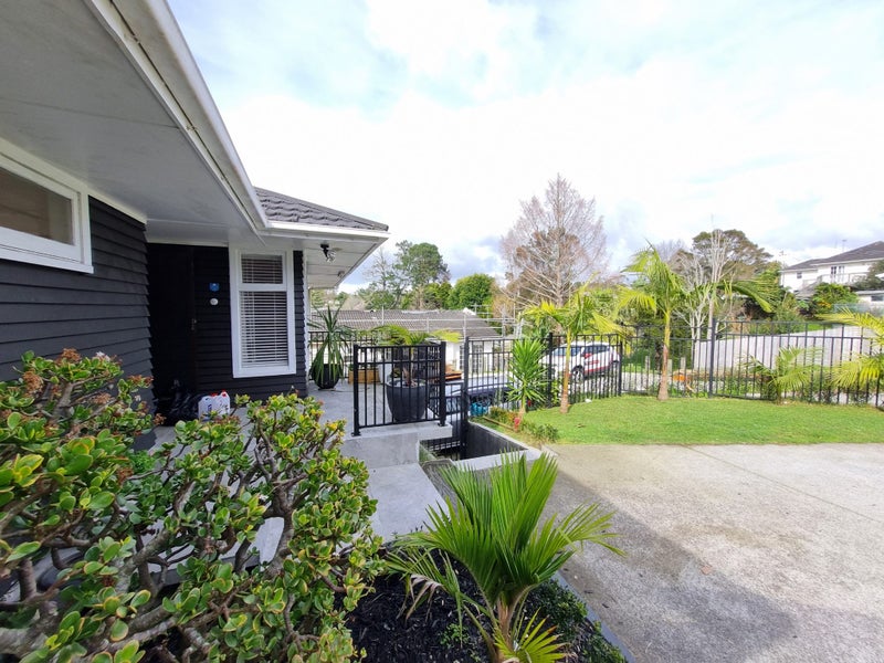 12 Crystal Avenue, Glendene, Auckland - Carousel 13