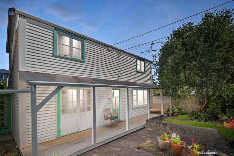 88 Elizabeth Street, Mount Victoria, Wellington - Carousel 1