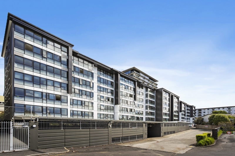 3U/16 Burton Street, Grafton, Auckland - Carousel 1