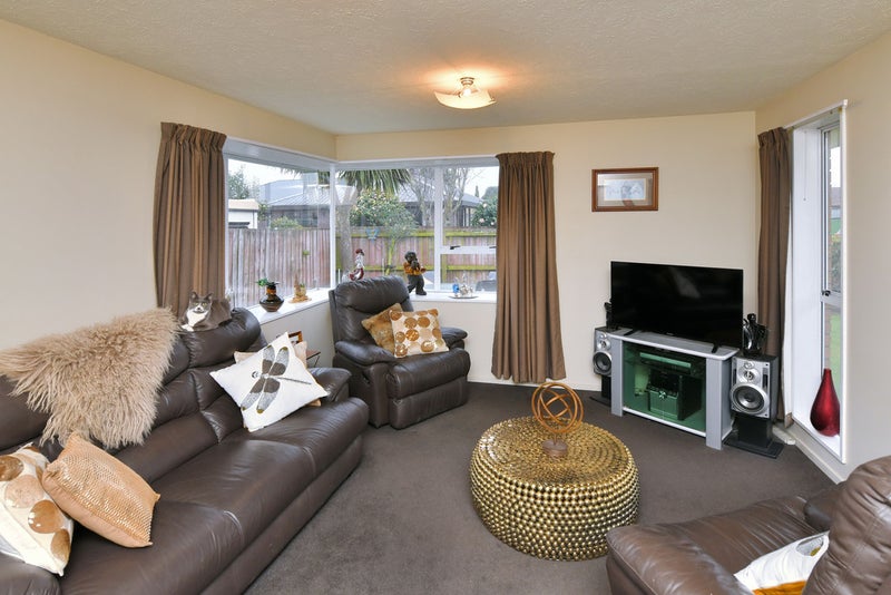 1/12 Honeysuckle Place, Northcote, Christchurch - Carousel 2