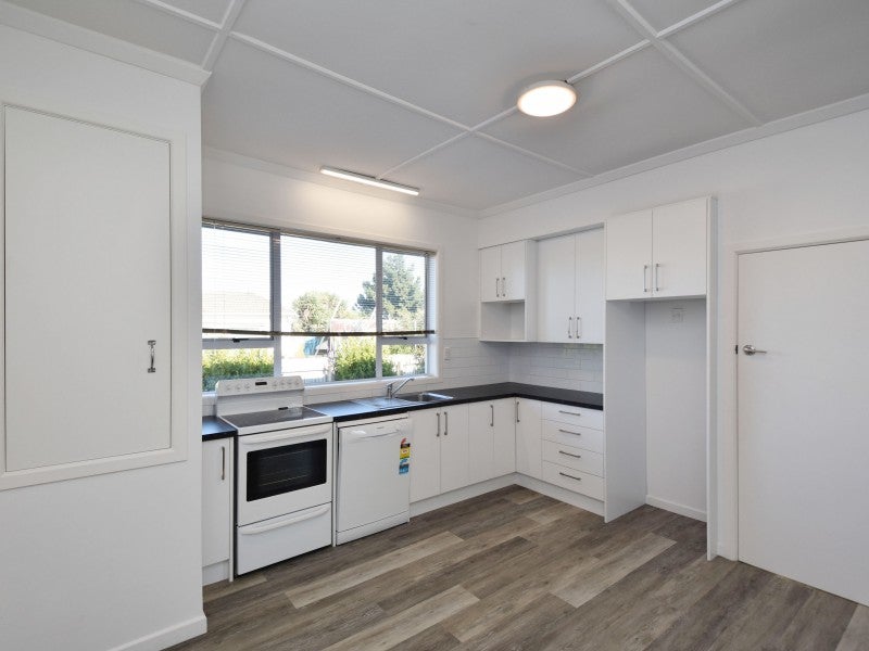 21 Dyson Street, Strathern, Invercargill - Carousel 2