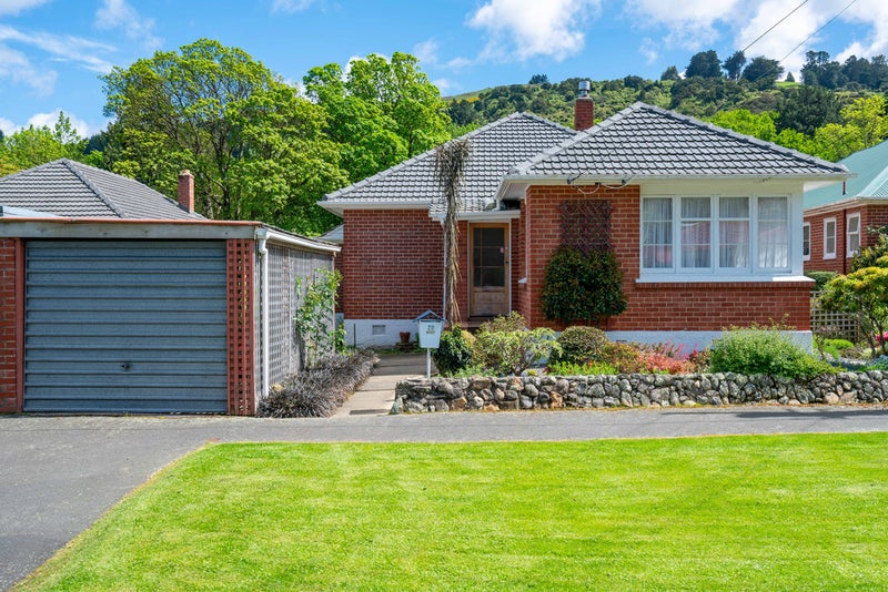 29 Ainslee Place, North East Valley, Dunedin - Carousel 1