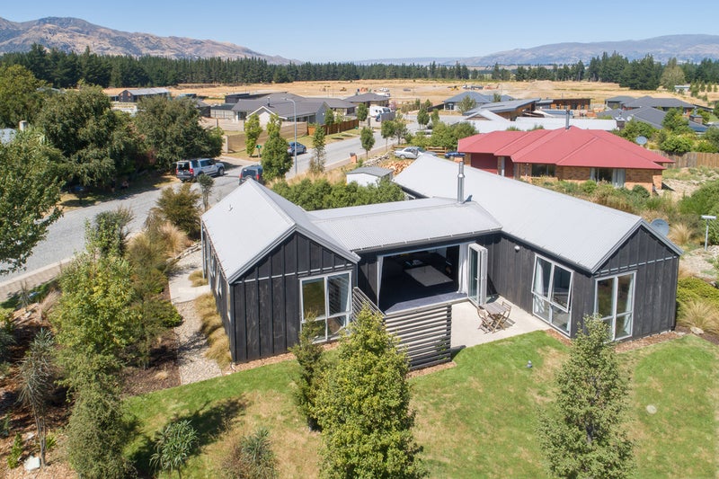 16 Bell Street, Wanaka - Carousel 1