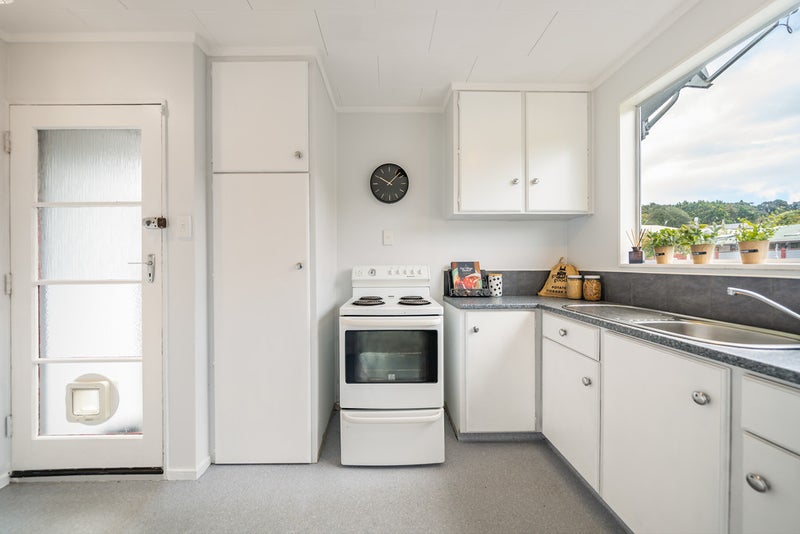 1/5 Crystal Grove, Birchville, Upper Hutt - Carousel 2