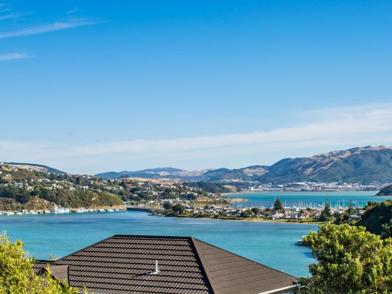 2 Saint Ives Drive, Camborne, Porirua - Carousel 2