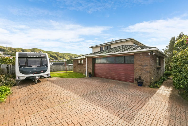 10 Montrose Grove, Churton Park, Wellington - Carousel 2