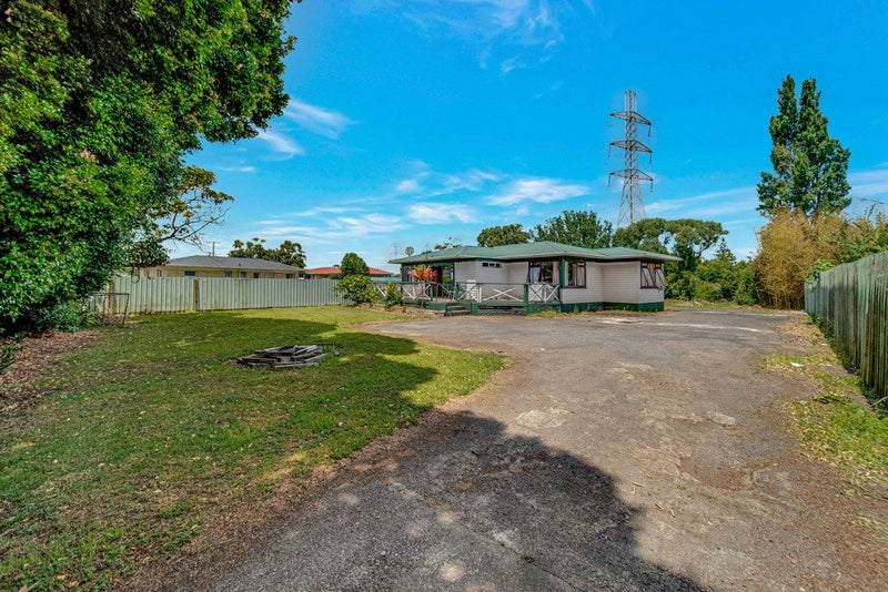 11 Fulton Crescent, Otara, Auckland - Carousel 2