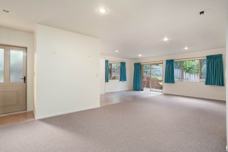 33 Copplestone Place, New Lynn, Auckland - Carousel 2