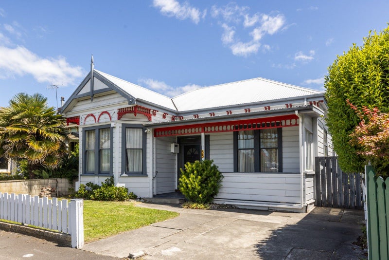 65 Wellesley Road, Napier South, Napier - Carousel 1