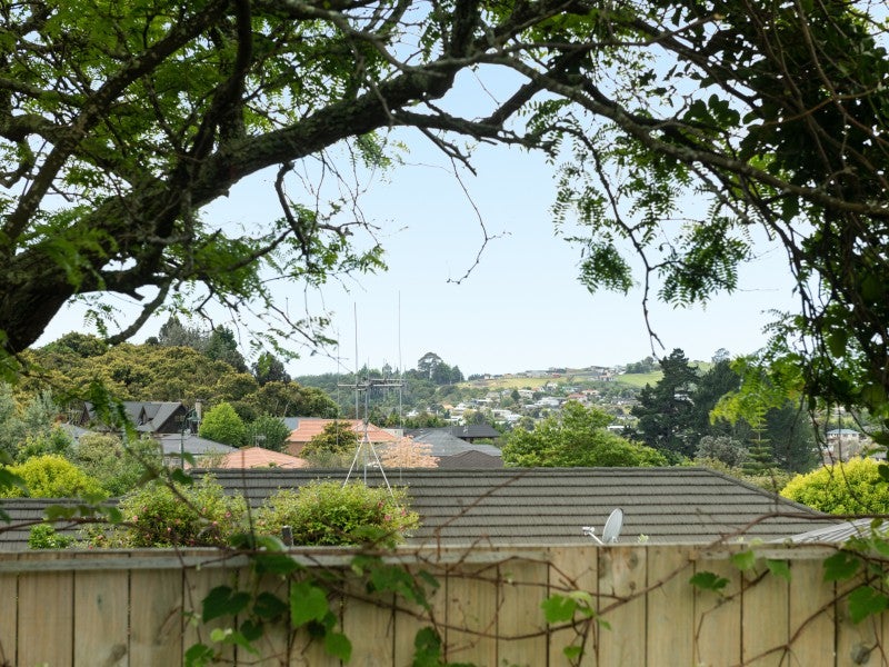 10 Avon Rise, Welcome Bay, Tauranga - Carousel 2