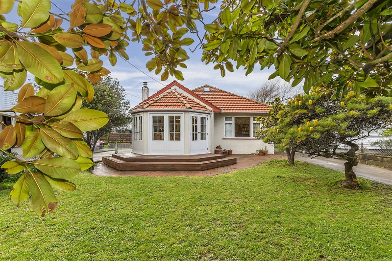 108 Main Road, Tawa, Wellington - Carousel 1