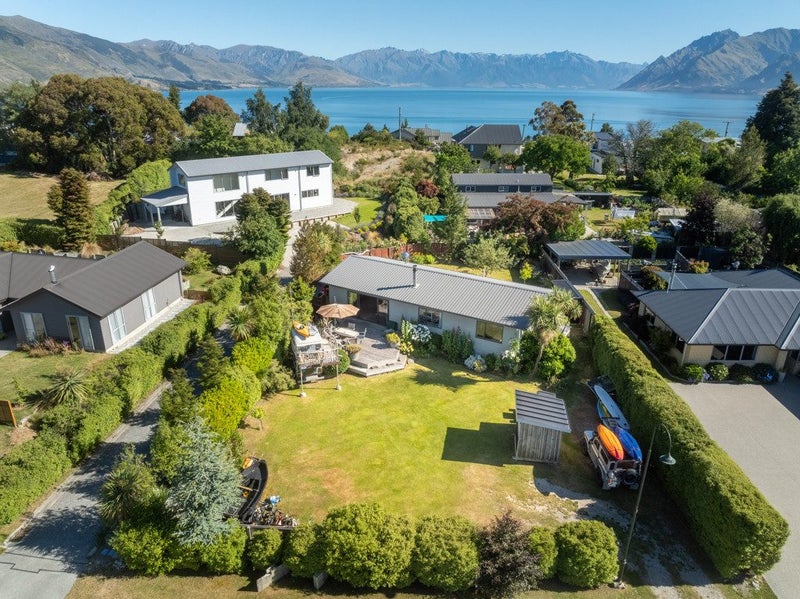 21 Moraine Place, Wanaka - Carousel 1
