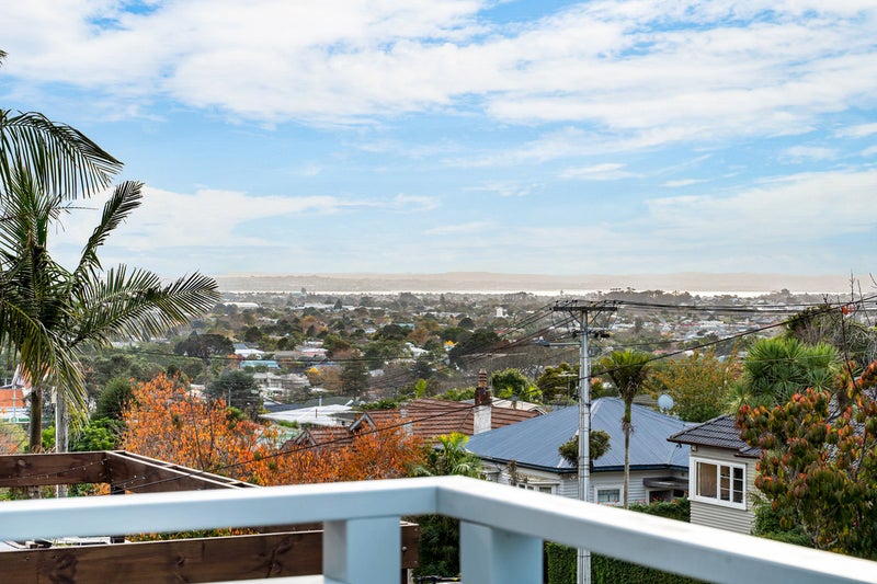 19 Rewa Road, Three Kings, Auckland - Carousel 2