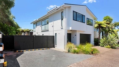 1/49 Aberdeen Road, Castor Bay, Auckland - Carousel 1