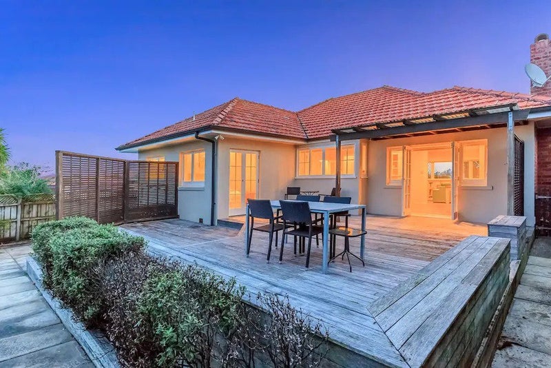 8 Coronation Street, Belmont, Auckland - Carousel 1